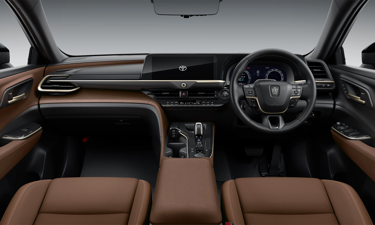 Toyota Crown Sport ra mắt, giá gần 40.000 USD