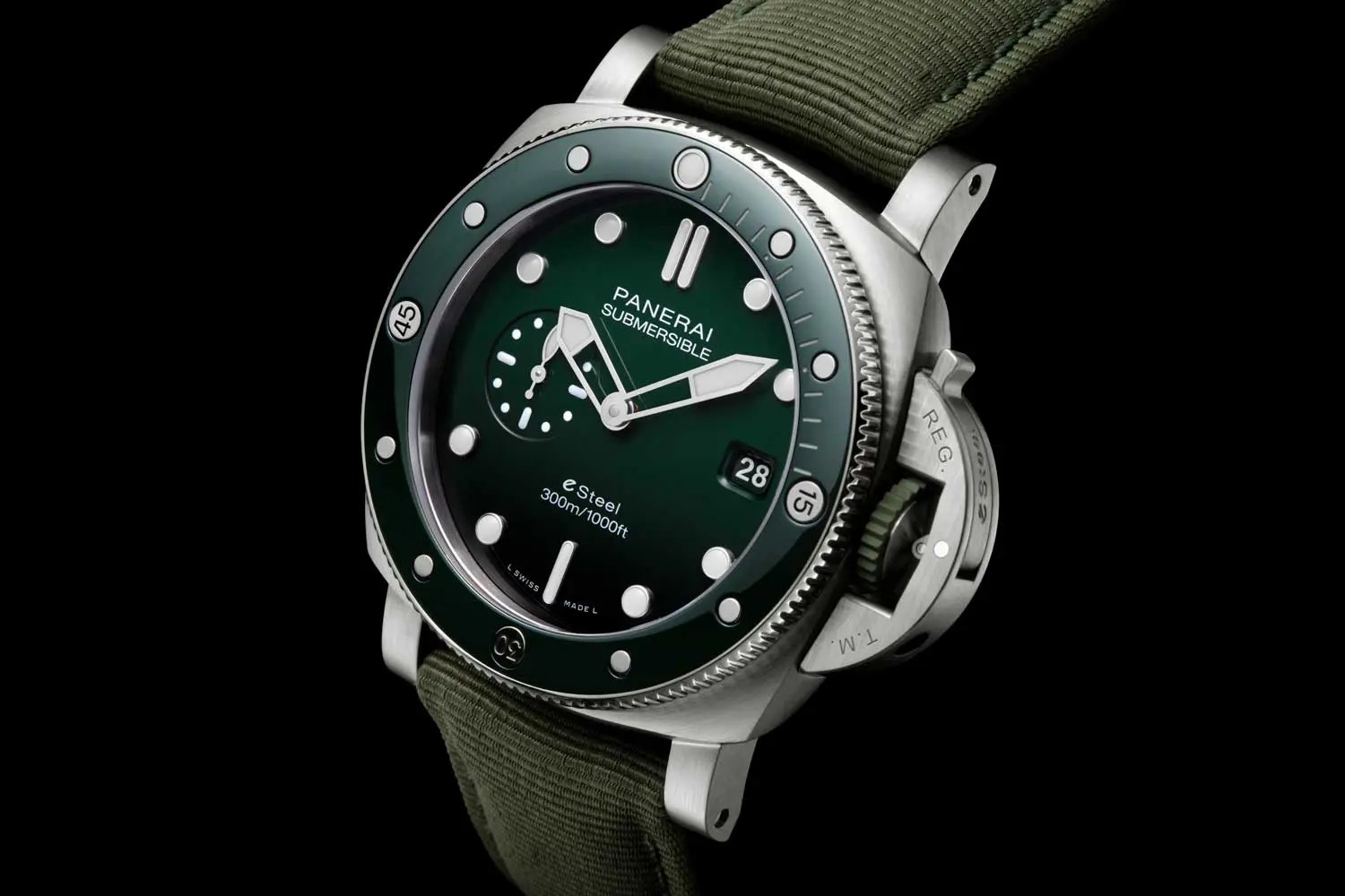 Panerai hợp tác Prada ra mắt dòng đồng hồ Luminor Due tái sinh
