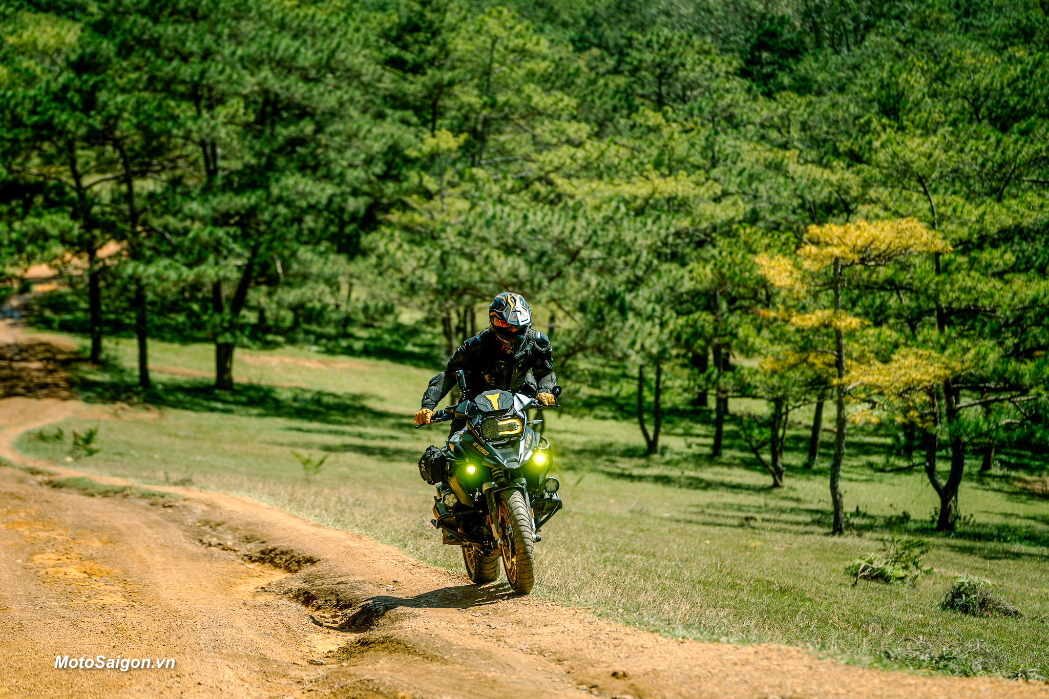 Trải nghiệm thăng hoa cảm xúc cùng BMW R1250GS HP tại Đà Lạt