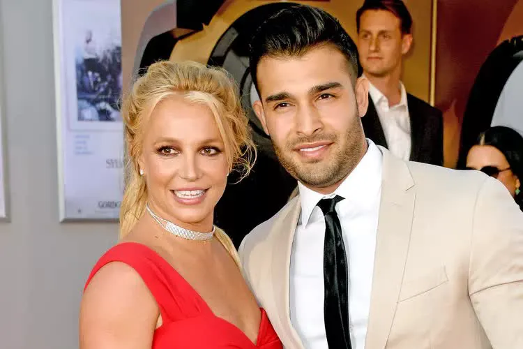 britney-spears-va-chong-cu-sam-1698677830277781760735.jpg