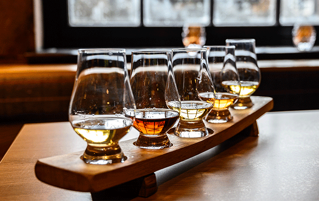 Sự khác biệt khi so sánh rượu Chivas và XO