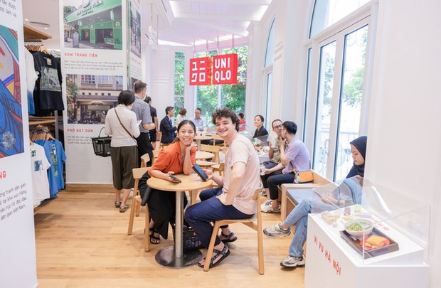 Nhiều khách hàng tự tay nặn tò he, làm gốm ngay trong không gian cửa hàng UNIQLO Hoàn Kiếm - Ảnh 6. cửa hàng UNIQLO Hoàn Kiếm