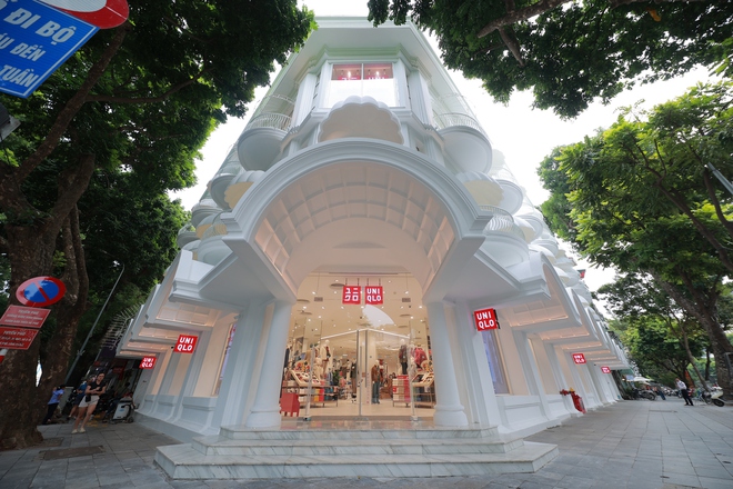 Nhiều khách hàng tự tay nặn tò he, làm gốm ngay trong không gian cửa hàng UNIQLO Hoàn Kiếm - Ảnh 9. cửa hàng UNIQLO Hoàn Kiếm