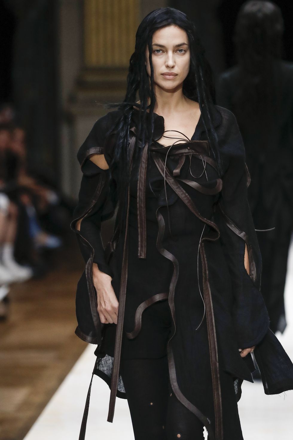 model-walks-the-runway-during-the-yohji-yamamoto-ready-to-news-photo-1696221626.jpg