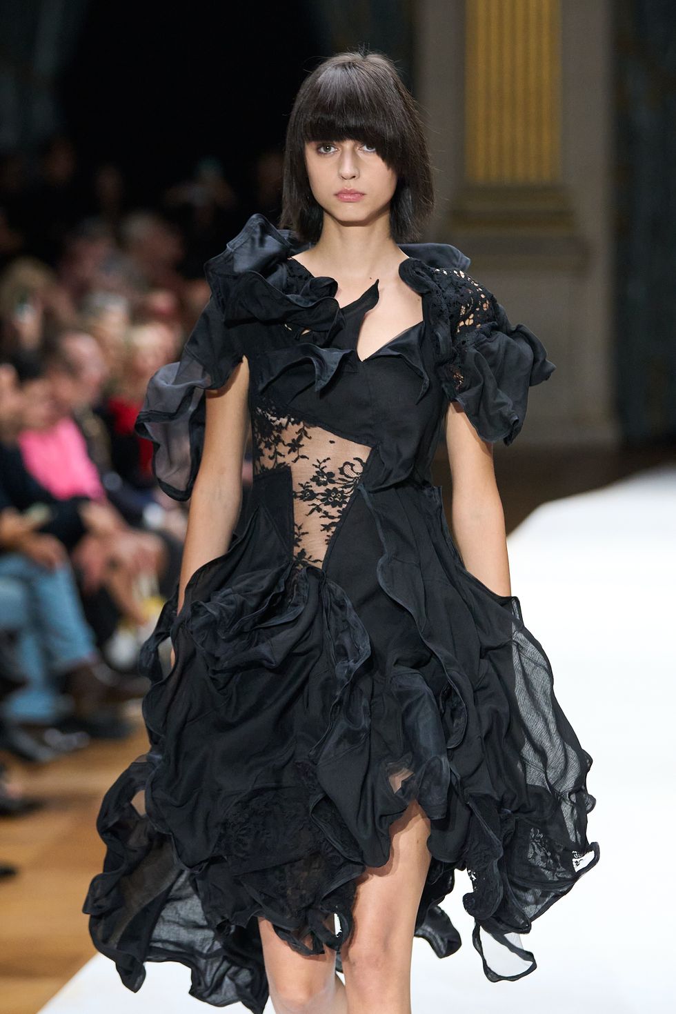 model-walks-the-runway-during-the-yohji-yamamoto-womenswear-news-photo-1696221716.jpg