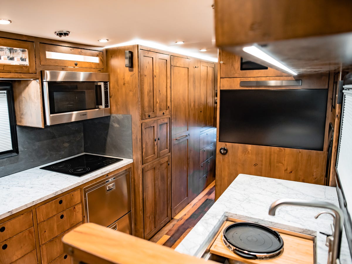 EarthRoamer XV-HD sang trọng với mức giá khởi điểm 1,7 triệu USD