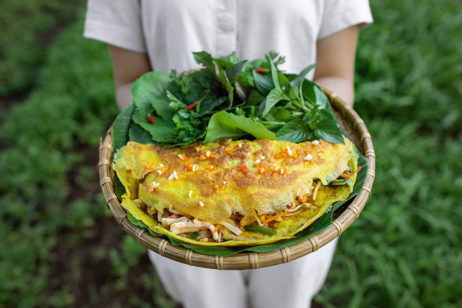 Bánh xèo tôm giòn rụm – Đặc sản ẩm thực thuần Việt tại nhà hàng Vietnamese by the Market