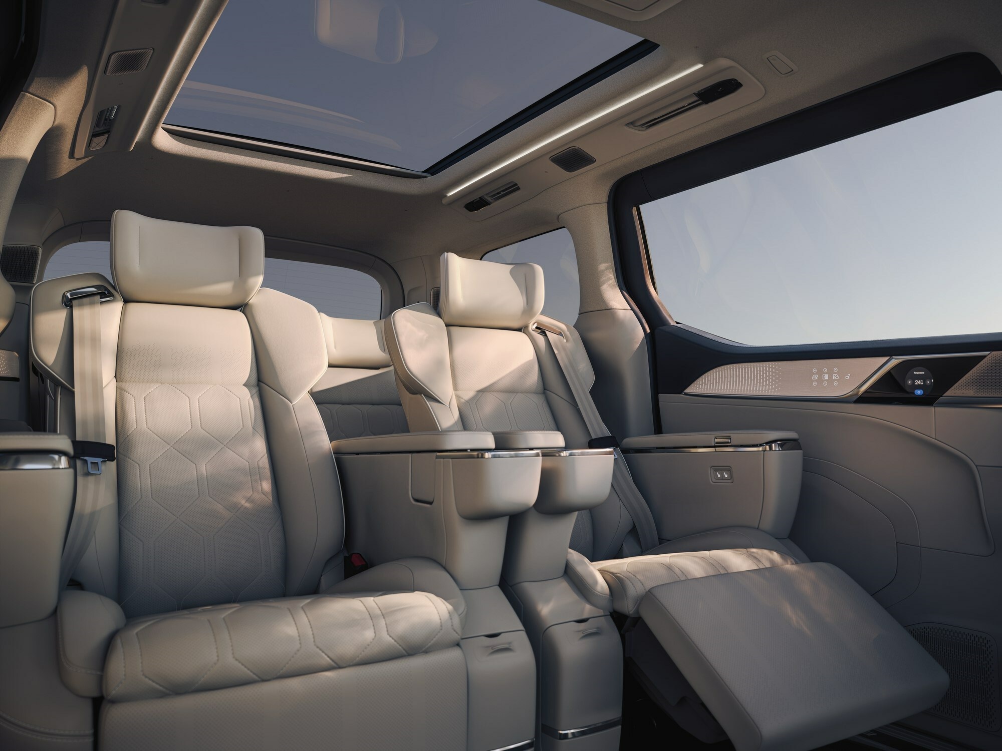 Volvo EM90 mang thương hiệu Thụy Điển, "hồn cốt" Trung Quốc