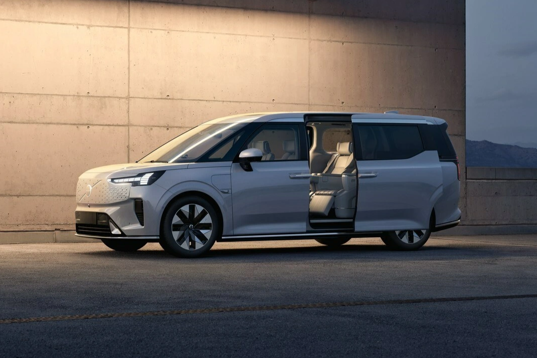 Volvo EM90 mang thương hiệu Thụy Điển, "hồn cốt" Trung Quốc