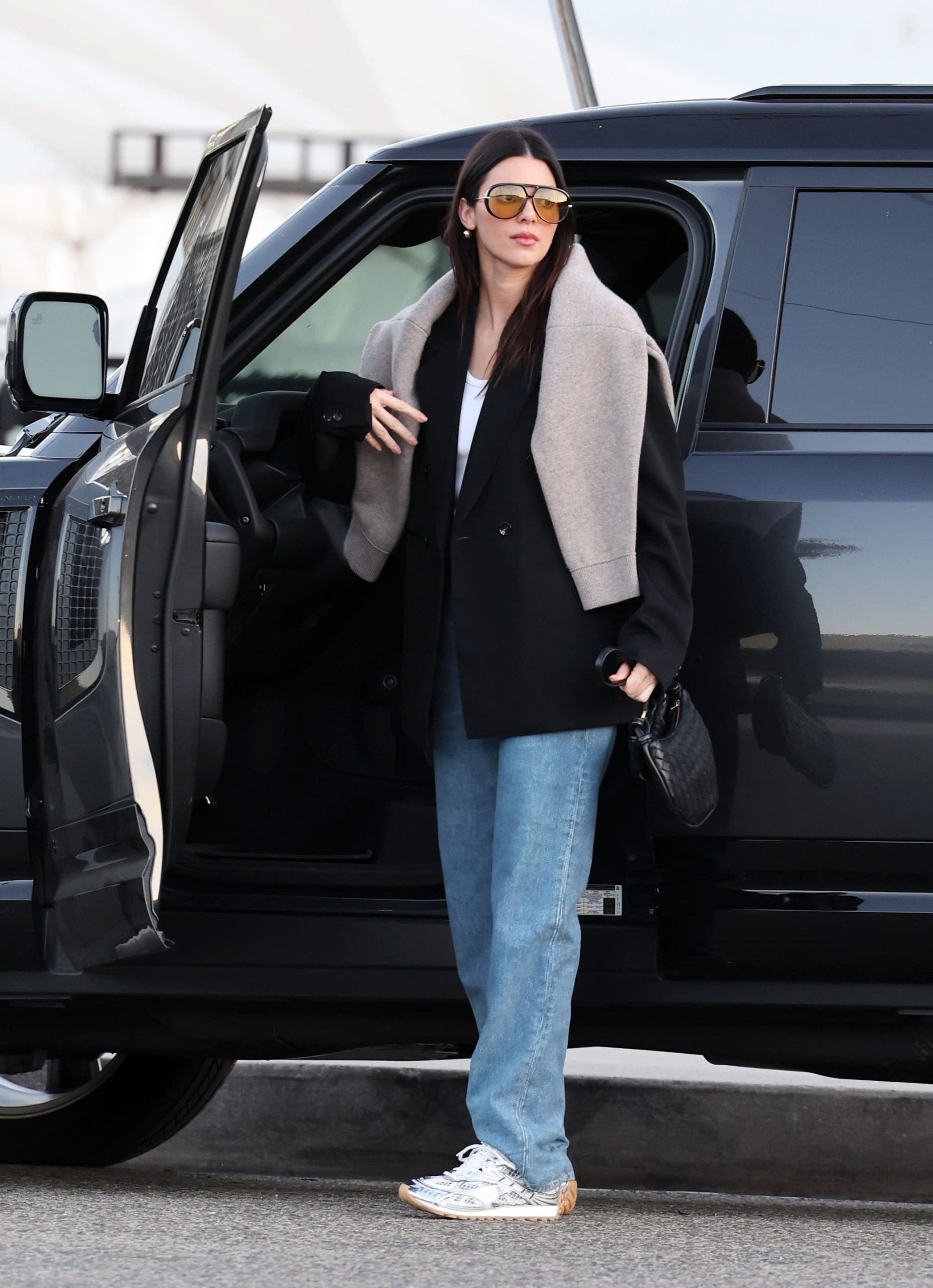 1698784633-kendall-jenner-bottega-veneta-outfit-2-scaled.jpg
