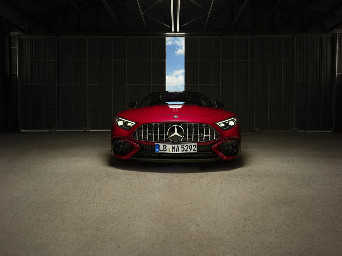 Trên các mẫu xe nhỏ gọn của Mercedes-AMG trước đây, động cơ M139 4 xi-lanh không có hệ thống tăng áp khí thải điện sẽ được đặt theo chiều ngang. Còn ở SL 43, động cơ M139 được đặt theo chiều dọc.