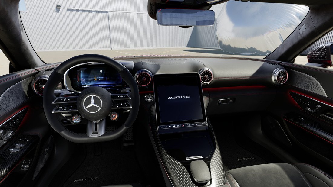Trên các mẫu xe nhỏ gọn của Mercedes-AMG trước đây, động cơ M139 4 xi-lanh không có hệ thống tăng áp khí thải điện sẽ được đặt theo chiều ngang. Còn ở SL 43, động cơ M139 được đặt theo chiều dọc.
