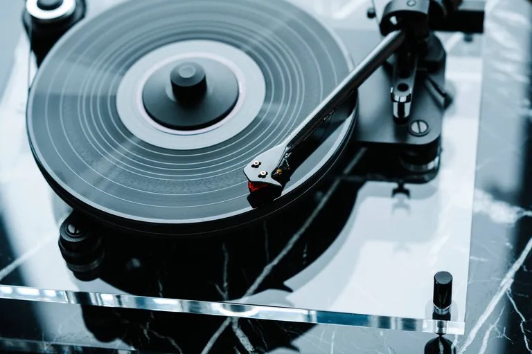 máy ghi âm vinyl mới