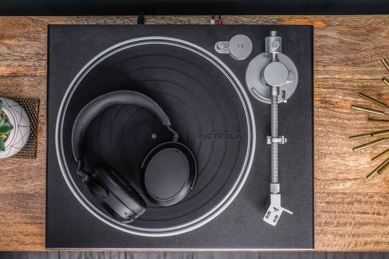 máy ghi âm vinyl mới