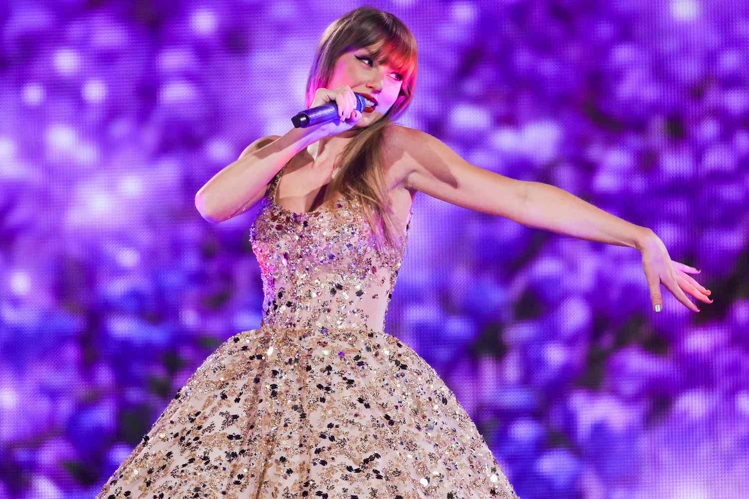 taylor-swift-eras-tour-costume-040323-dc3995e2a5004f68b4348bc1a930ea53.jpg