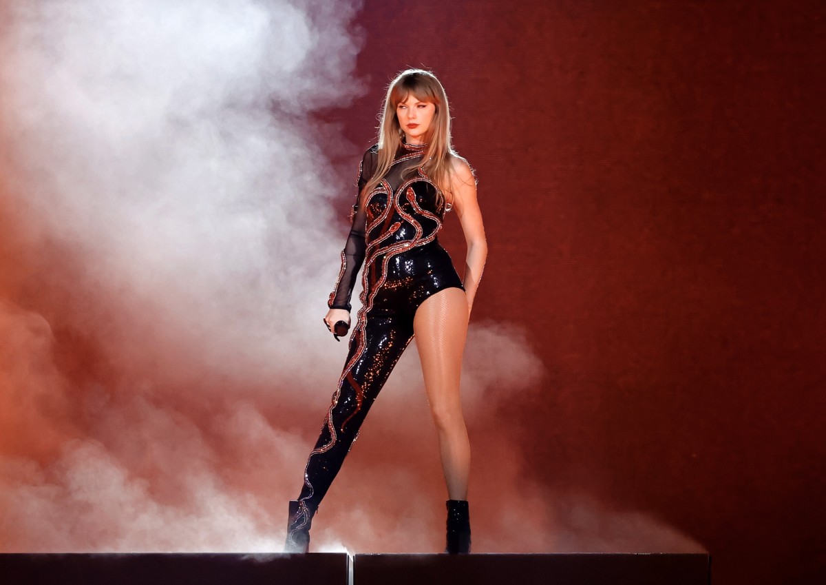taylor-swift-the-eras-tour-reputation-outfit-2023.jpg
