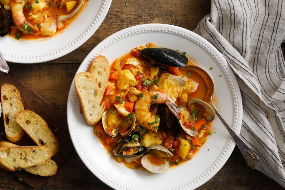 Bouillabaisse - một trong những món ăn mang tính biểu tượng của ẩm thực Pháp