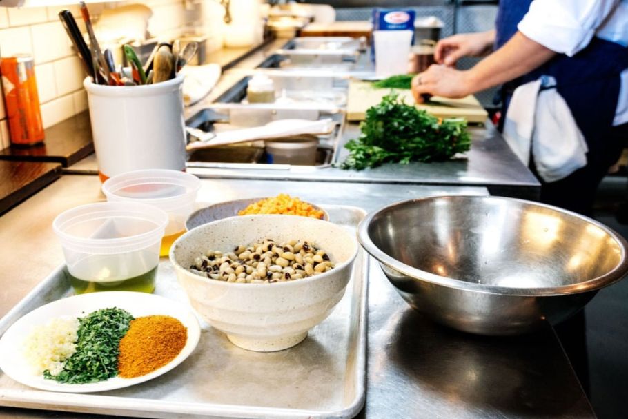 Kỹ thuật “Mise en place” đảm bảo mọi thứ luôn có mặt và sẵn sàng khi nấu nướng.