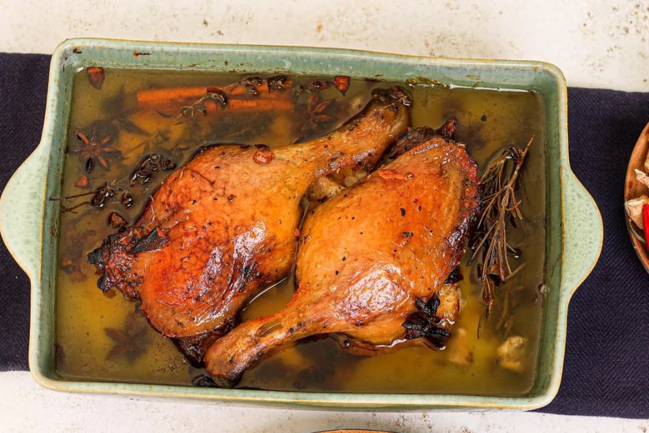 Thịt vịt được nấu theo kỹ thuật Confit