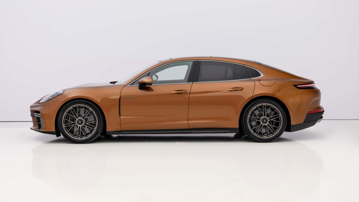Porsche Panamera thế hệ mới ra mắt, giá từ 100.000 USD