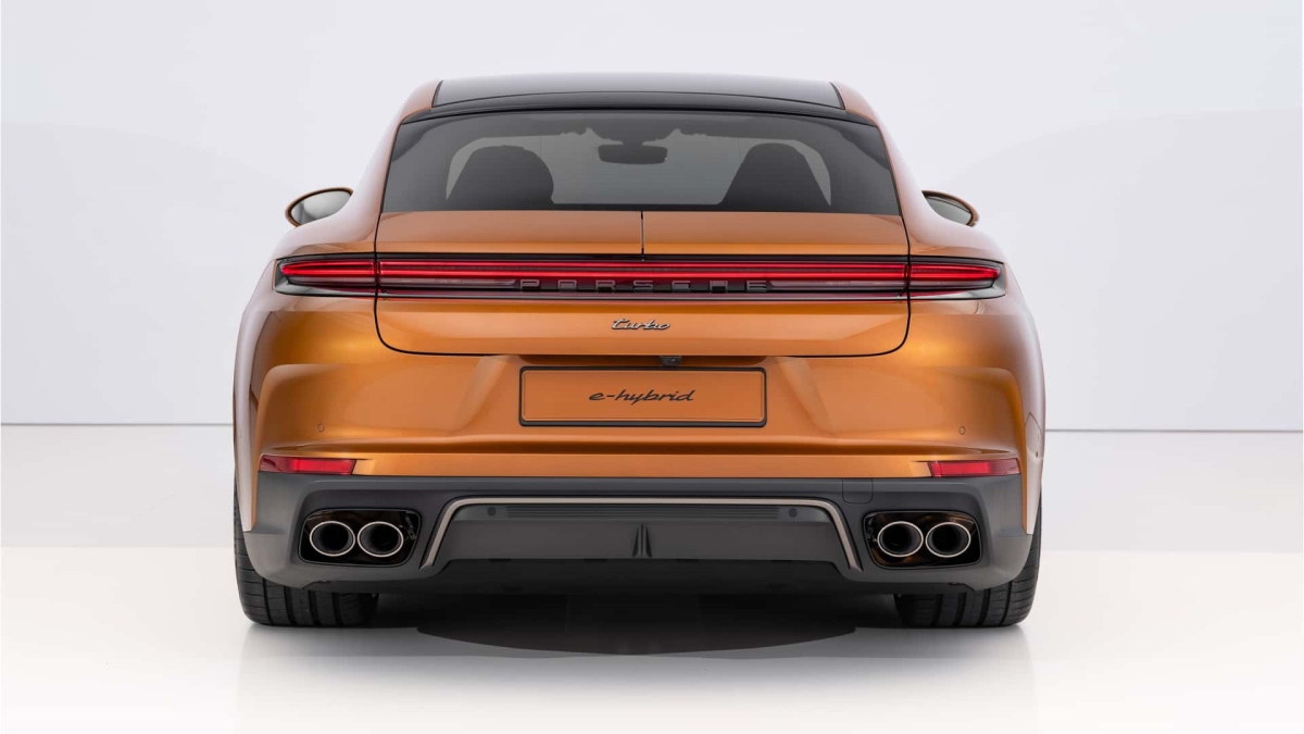 Porsche Panamera thế hệ mới ra mắt, giá từ 100.000 USD