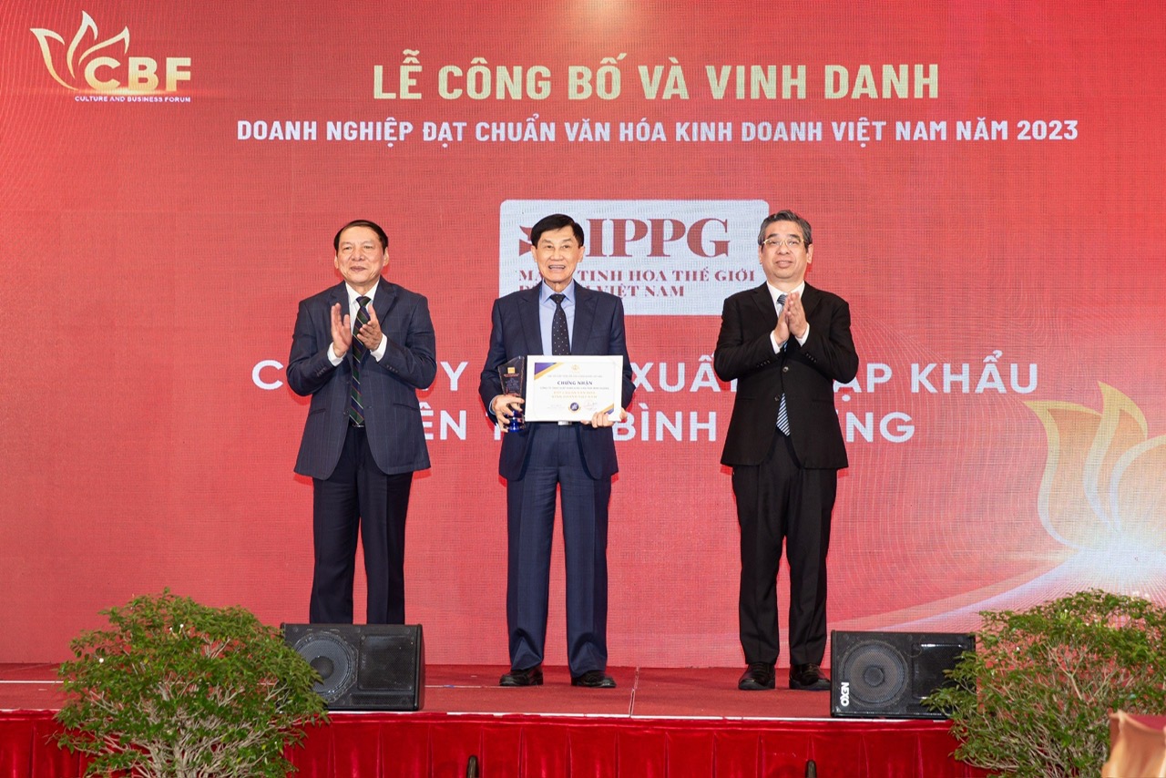 Johnathan Hạnh Nguyễn