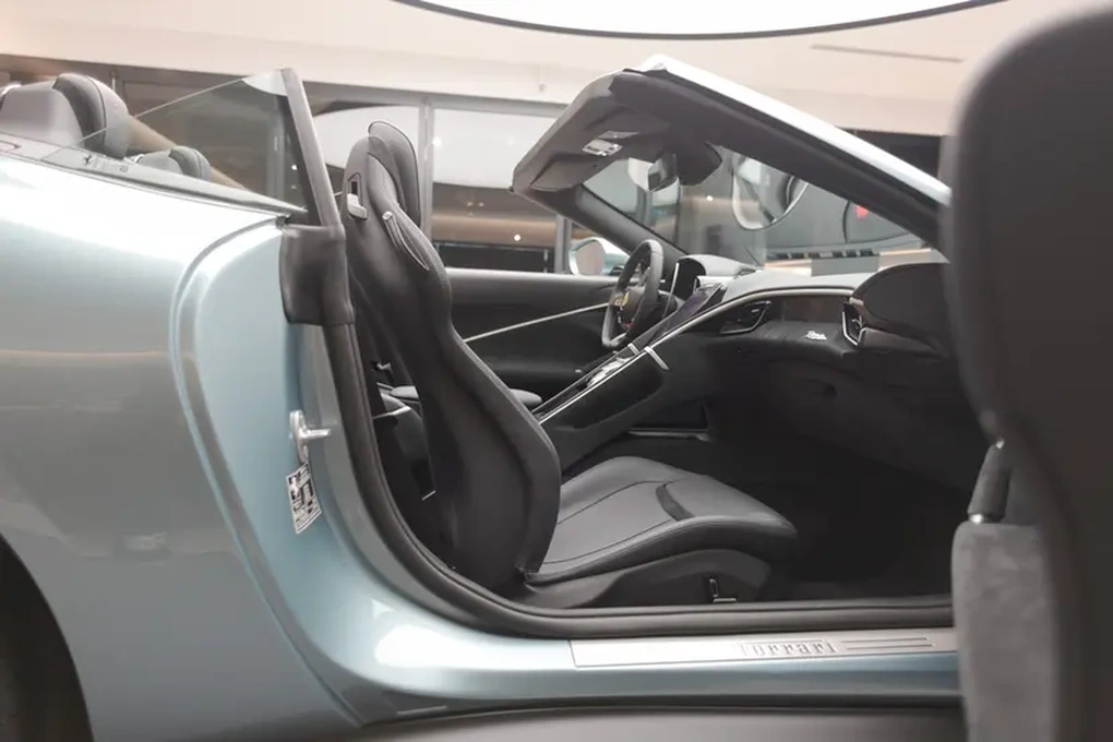Siêu xe mui trần "50 năm có một" của Ferrari cập bến thị trường Đông Nam Á