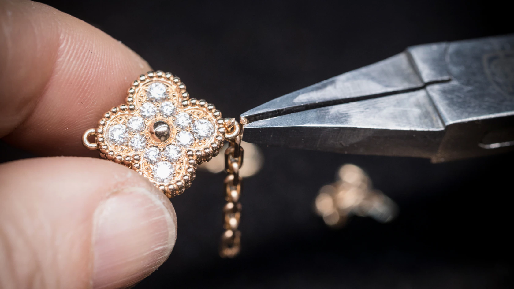 van-cleef-arpels-rose-gold-thumbnail-160-90@3x.jpg.webp