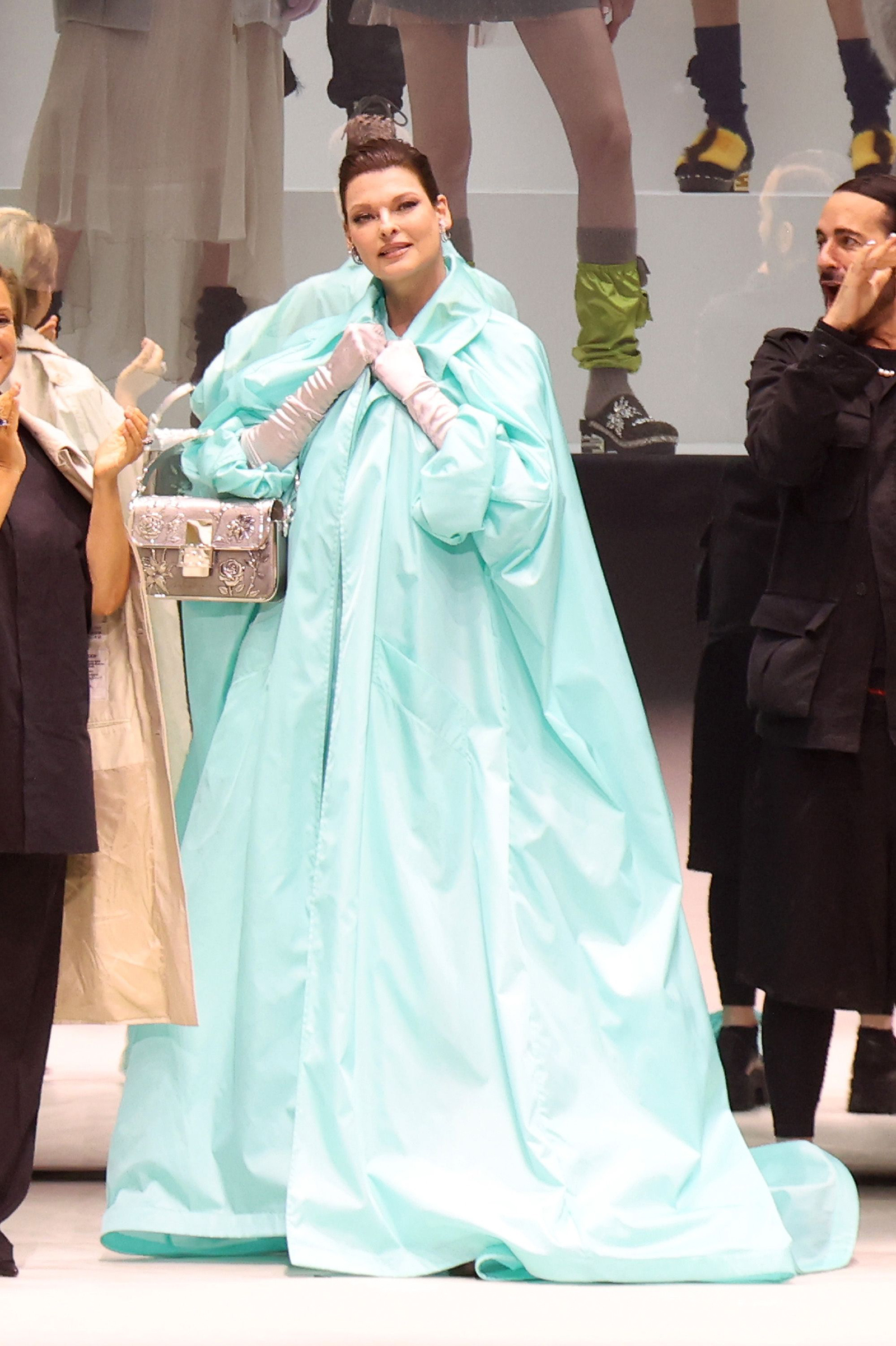 Linda-Evangelista-Fendi-Resort-2023-02-Mainstyle.jpg