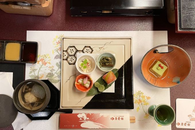 Nghỉ đêm ở khách sạn cổ nhất thế giới Nishiyama Onsen Keiunkan