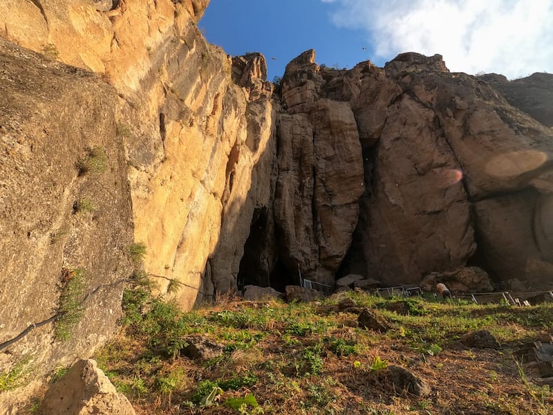 Hang Areni-1 ở Armenia, hầm chứa rượu vang cổ đại lớn nhất thế giới