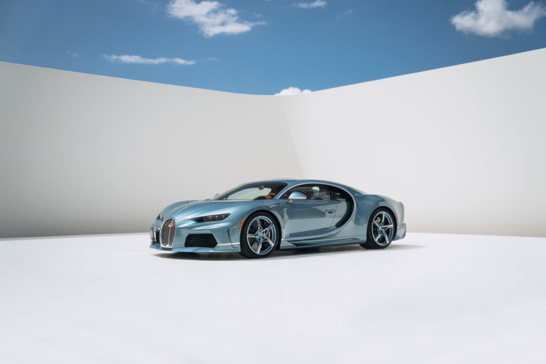 Đại gia tặng sinh nhật vợ siêu xe Bugatti Chiron Super Sport