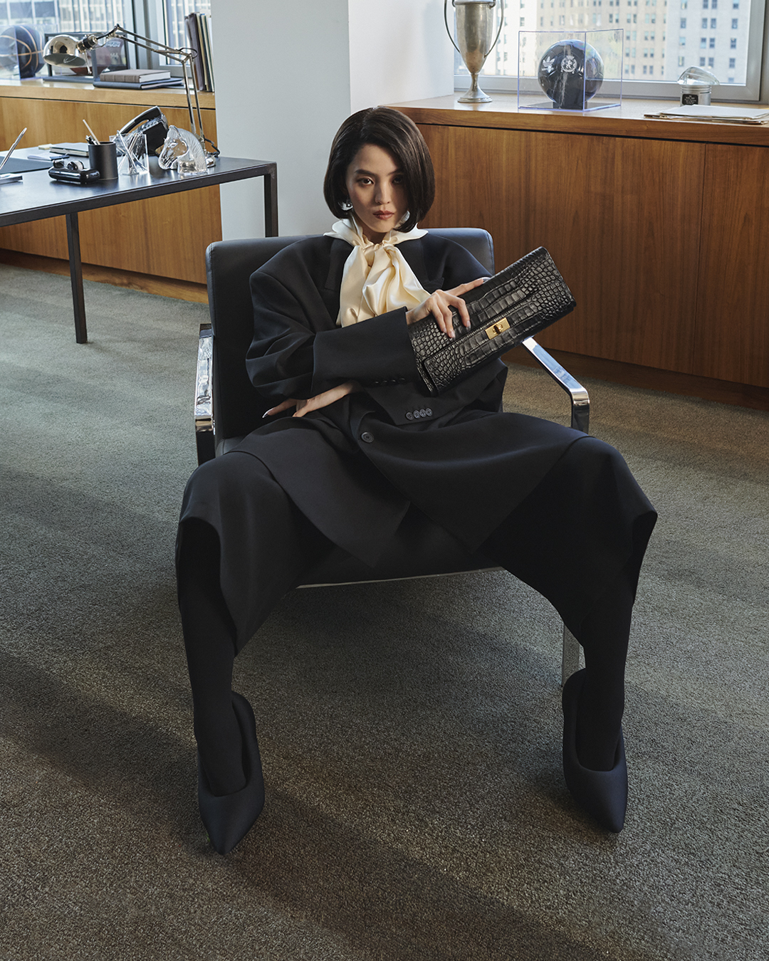 ashadedviewonfashion.com-balenciaga-garde-robe-campaign-han-so-hee-image-no-logo-4.jpg