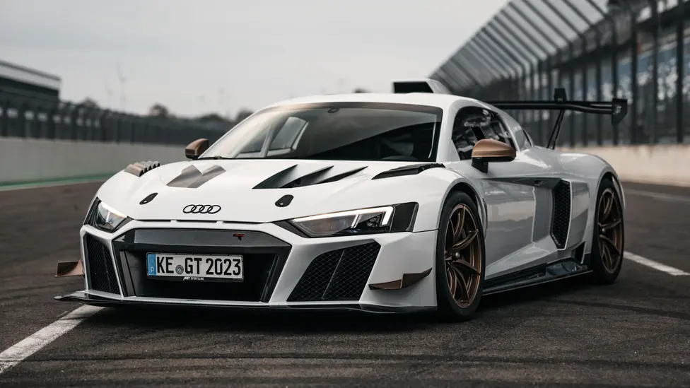 ABT XGT Audi R8: Từ chiếc xe đua đến siêu xe đường phố với giá 520 nghìn bảng Anh