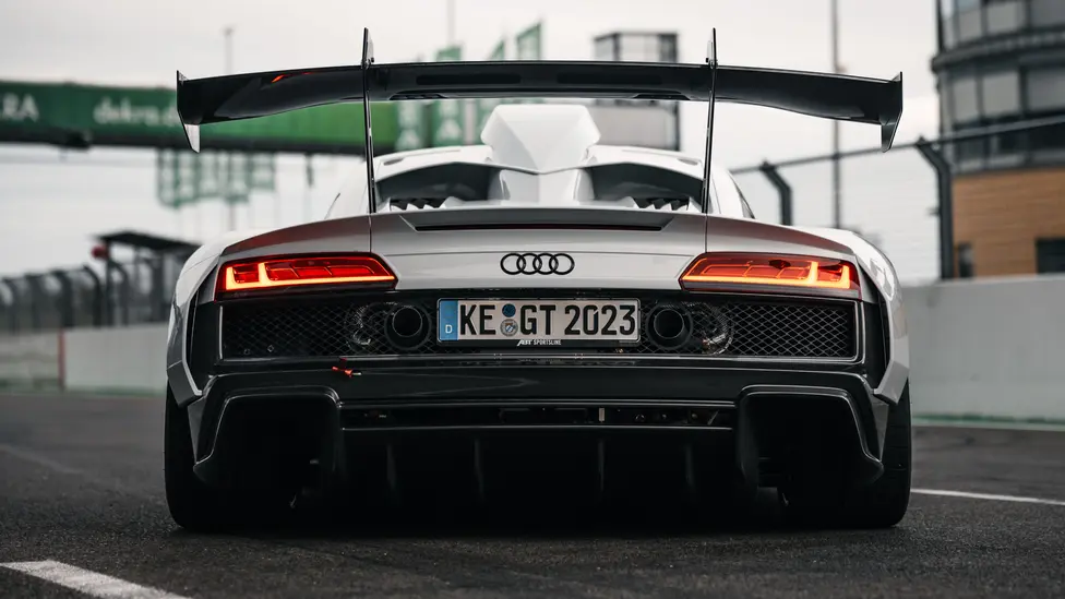 ABT XGT Audi R8: Từ chiếc xe đua đến siêu xe đường phố với giá 520 nghìn bảng Anh