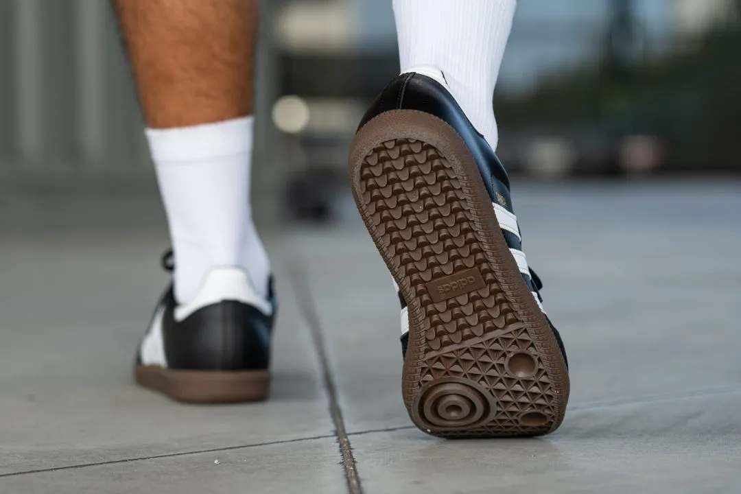 Nhung-ly-do-ban-nen-so-huu-ngay-mot-doi-adidas-Samba-1.webp