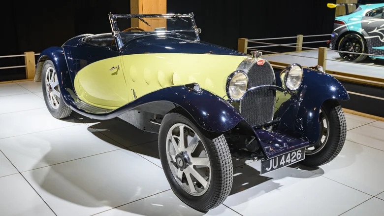  mẫu xe Bugatti đắt giá nhất 