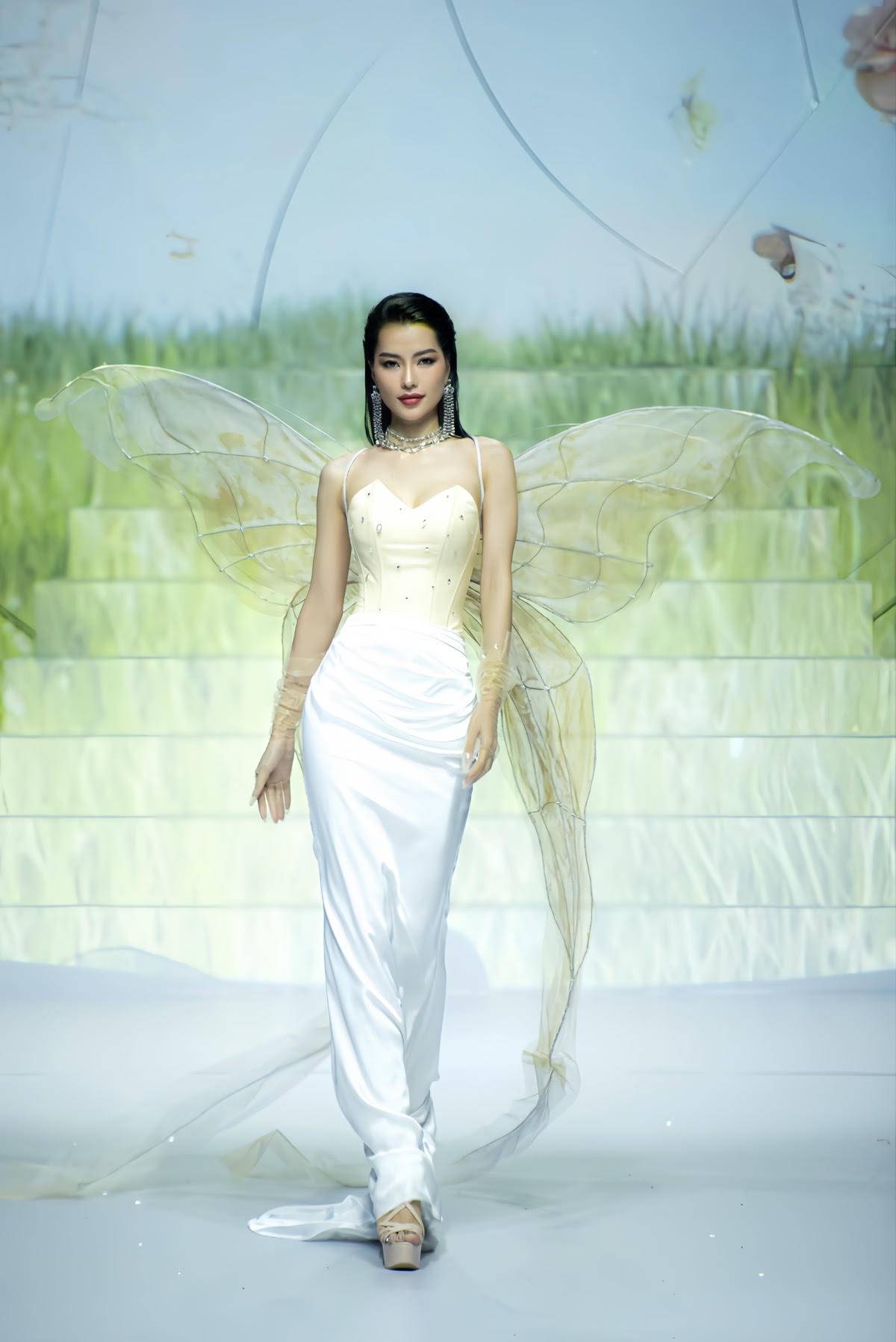 Miss Cosmo Vietnam 2023 Hoàng Nhung