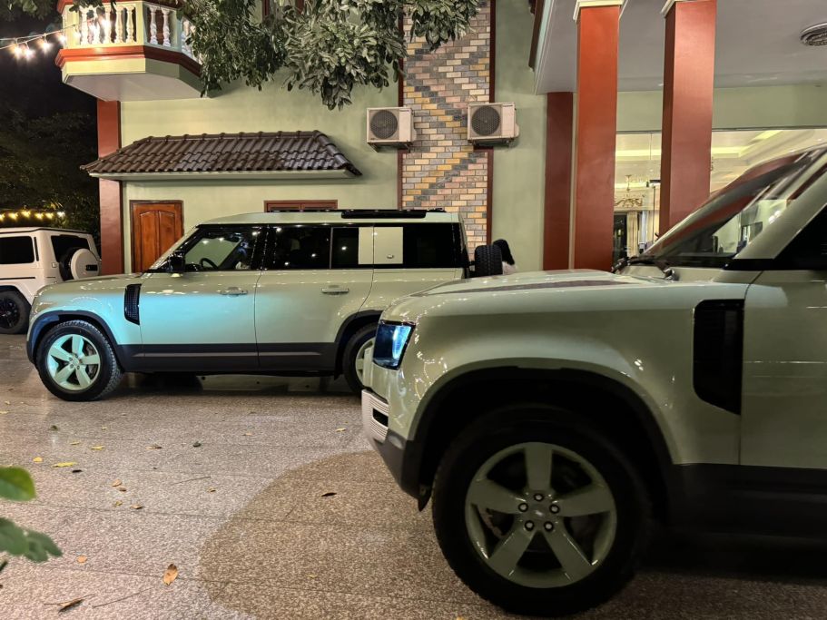 Hai anh em ở Bình Dương "chơi lớn" chi hơn 15 tỷ tậu 2 chiếc Land Rover Defender 75th Limited Edition cực giới hạn tại Việt Nam