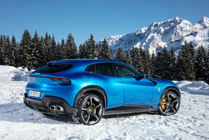 Aston Martin DBX707