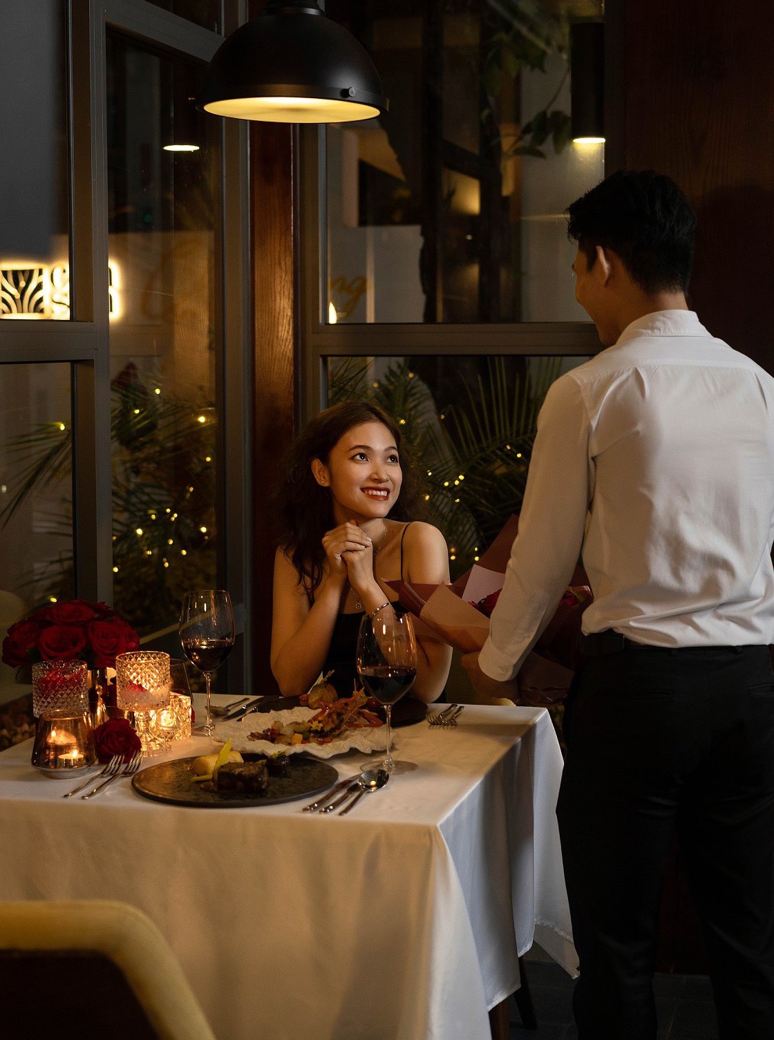 Có gì trong nhà hàng 5 sao của diễn viên Chi Bảo?