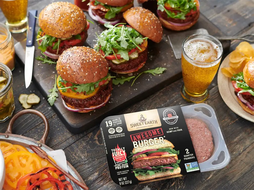 Món bánh hamburger từ thịt nhân tạo trông giống thịt động vật tới đáng ngạc nhiên