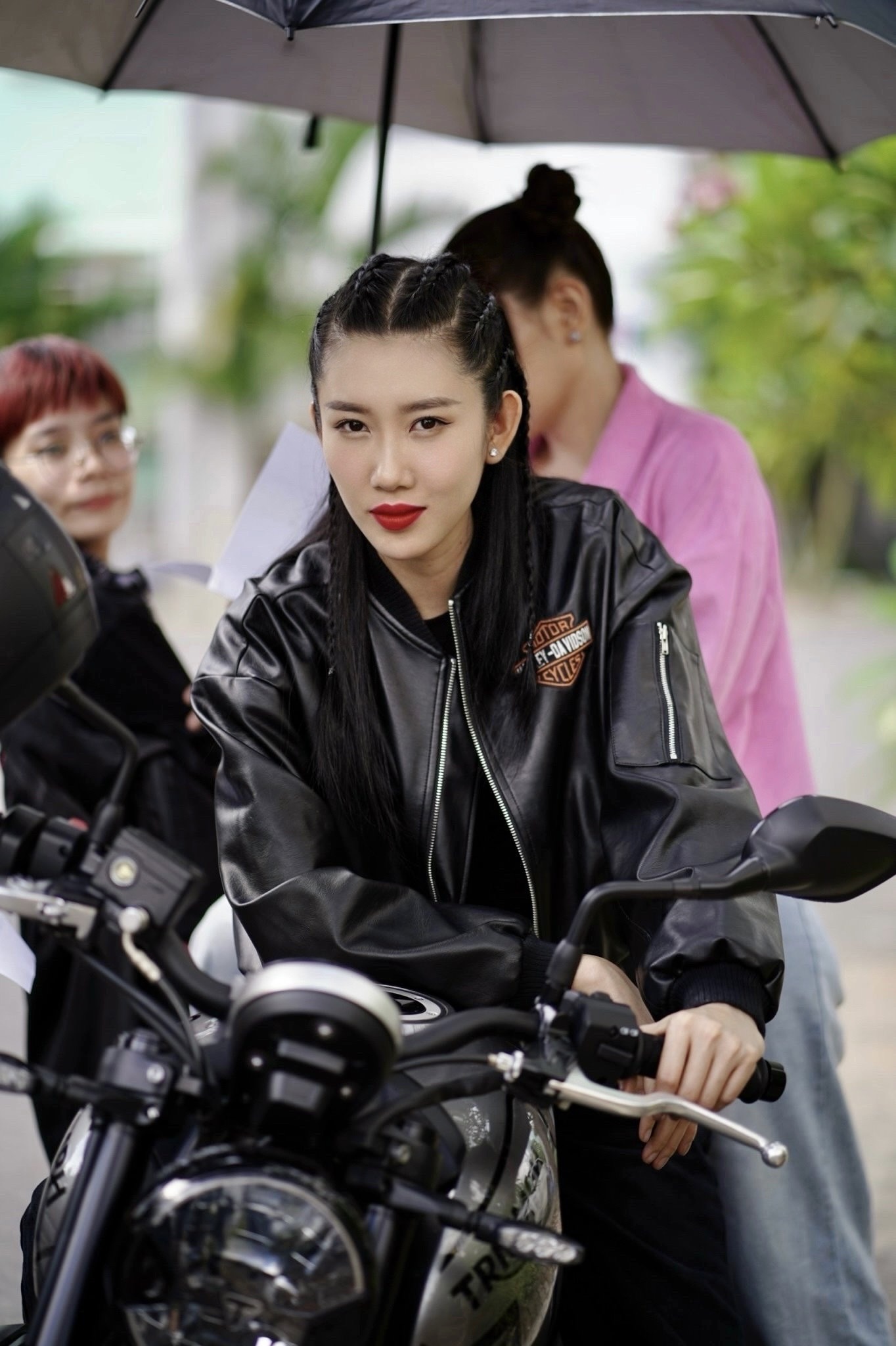 Thúy Ngân chính thức chào sân điện ảnh với Trên Bàn Nhậu, Dưới Bàn Mưu