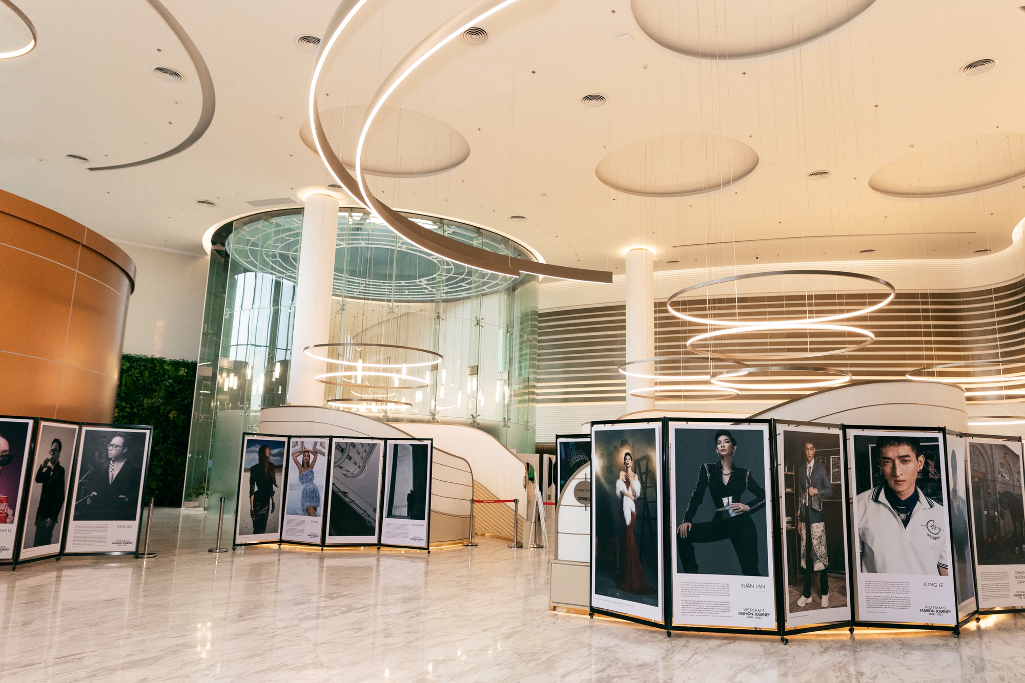 Triển lãm thời trang Vietnam's Fashion Journey mở cửa miễn phí trong 8 ngày