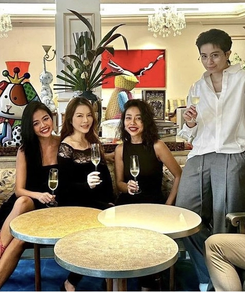 Lý Nhã Kỳ và Gil Lê dạo này cùng sánh đôi trong hàng loạt bữa tiệc