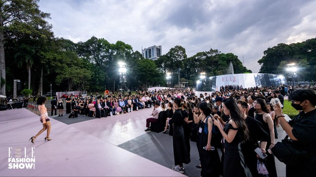Sàn Runway như “dải lụa hồng” nằm trong khối kiến trúc Dinh Độc Lập