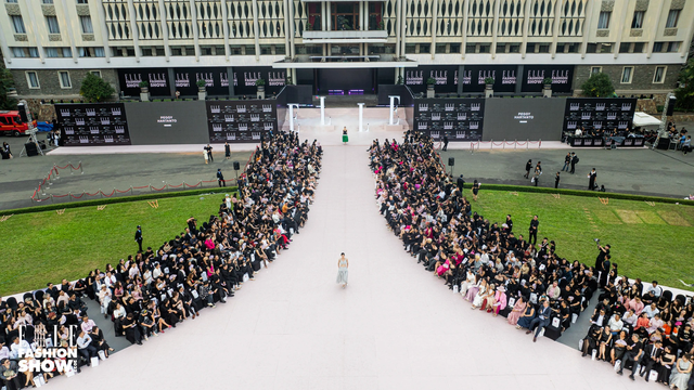 Sàn Runway như “dải lụa hồng” nằm trong khối kiến trúc Dinh Độc Lập