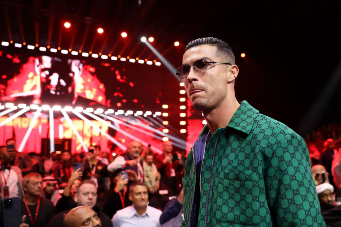 Ronaldo trở thành tâm điểm chú ý tại sự kiện boxing vào ngày 24/12.