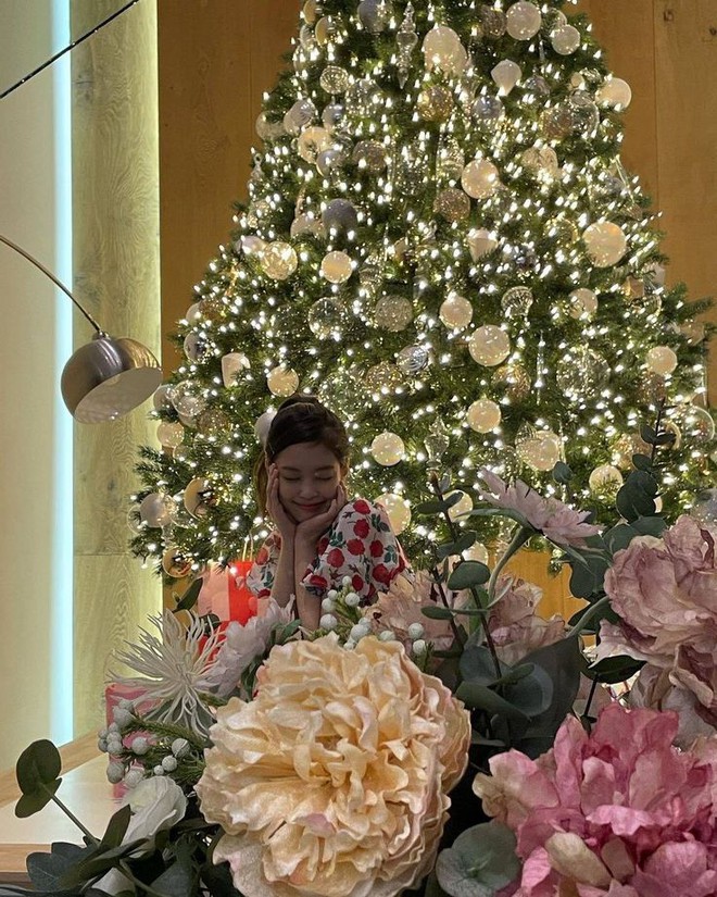 Cây thông Noel của Jennie-BlackPink năm 2023: Đơn giản nhưng độc nhất vô nhị