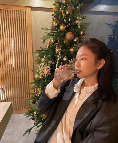 Cây thông Noel của Jennie-BlackPink năm 2023: Đơn giản nhưng độc nhất vô nhị